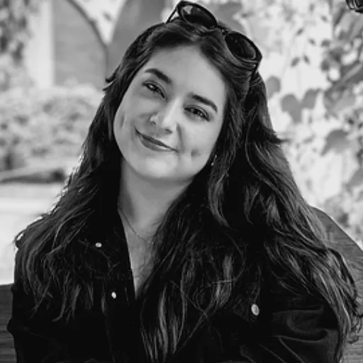Adriana headshot